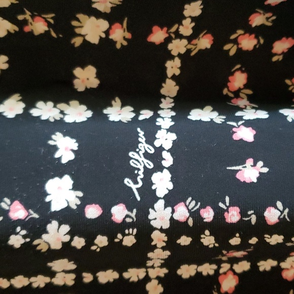 5/$25 - Floral lightweight tee - sz. S - Picture 2 of 7